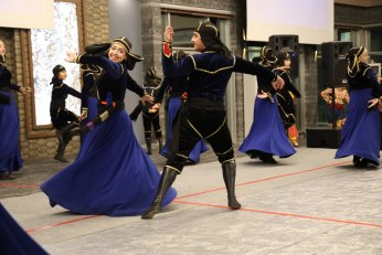 Yedi bölgenin halk  oyunları büyüledi