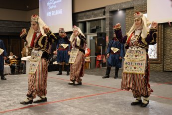 Yedi bölgenin halk  oyunları büyüledi