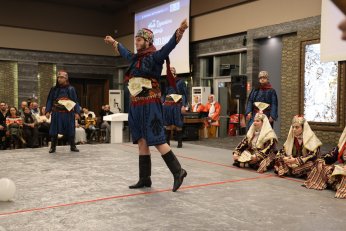 Yedi bölgenin halk  oyunları büyüledi