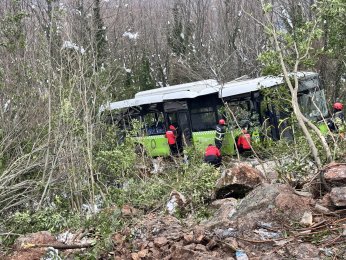 Şarampole devrilen otobüste 39 yaralı