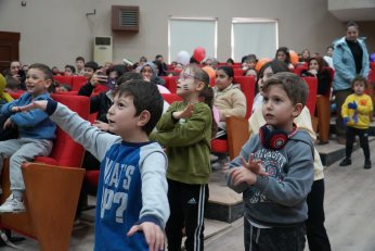 Şenlikte neşeli  anlar yaşanıyor