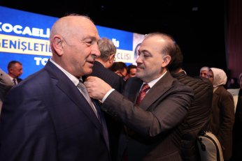 AK Parti’de coşkulu danışma