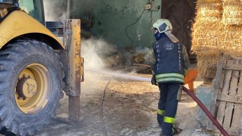 Harada çıkan yangında 70 balya saman yandı