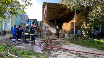 Harada çıkan yangında 70 balya saman yandı