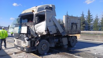 İki tır çarpıştı: 1 yaralı