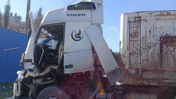 İki tır çarpıştı: 1 yaralı