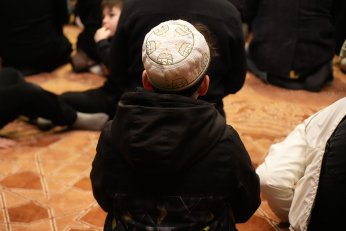 700 yıllık camide ilk teravih namazı kılındı