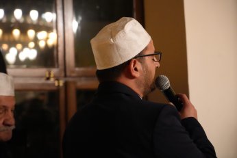 700 yıllık camide ilk teravih namazı kılındı