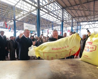 Büyükşehir’den 5 bin çiftçiye 37 bin paket gübre