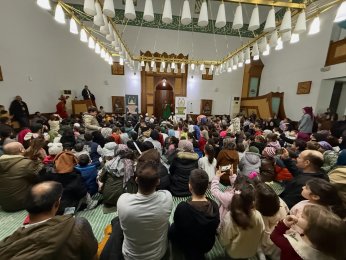 Gölcüklü çocuklar camilerde buluşuyor