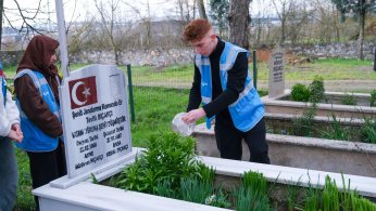 İyilik Kılavuzu’nda şehidimize saygı