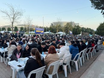 Bakan Kacır, üniversite öğrencileriyle iftarda buluştu