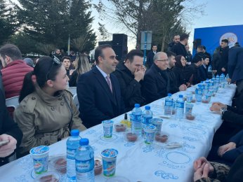 Bakan Kacır, üniversite öğrencileriyle iftarda buluştu