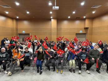 Beyaz Kalpler, milli şairimizi andı