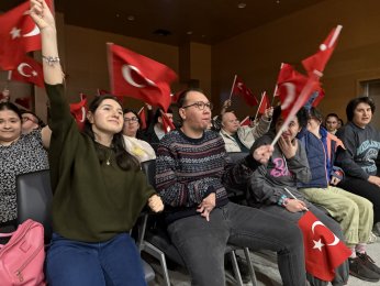 Beyaz Kalpler, milli şairimizi andı