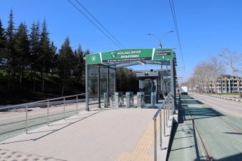 6 yeni tramvay durağına tabela