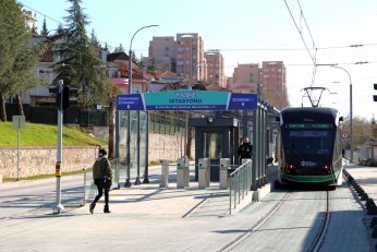 6 yeni tramvay durağına tabela