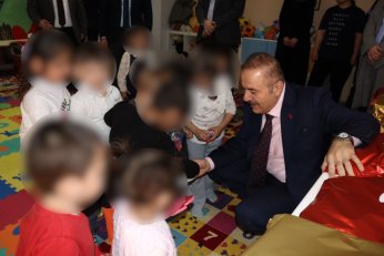 Hükümlü annelerin çocuklarına bayram hediyesi