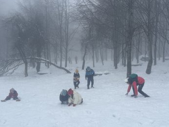 Kuzuyayla’da kar ve bayram sevinci