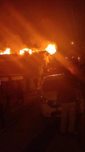 Elektrikli ısıtıcı evi alev alev yaktı