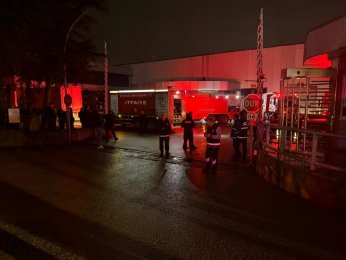 Raf imalatı yapılan fabrikada yangın