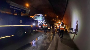 Tünel içinde 4 araç çarpıştı: 1 yaralı