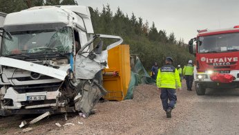 TEM’de 4 araç kazaya karıştı: 2 ölü