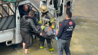 Kamyonet dereye uçtu: 1 yaralı