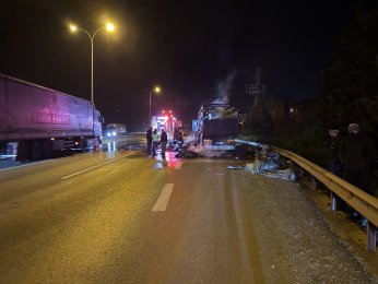 Tekstil yüklü kamyon alevlere teslim oldu