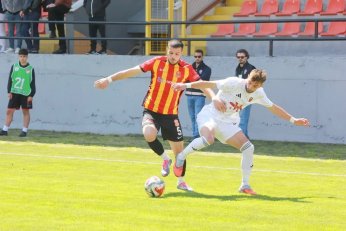  Mağlubiyete rağmen Gölcükspor zirvede