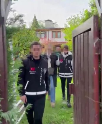 Bebeğini çöp konteynerine atan anne hakim karşısında