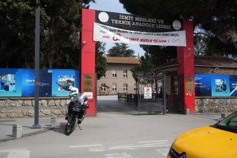 Polis ekiplerinden okul önlerinde güvenlik mesaisi