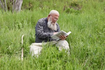 Evinde 15 bin eserlik kütüphane oluşturdu