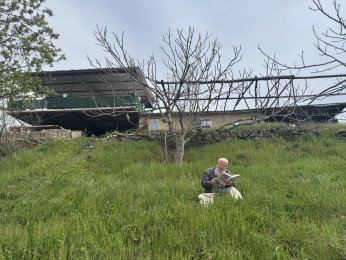 Evinde 15 bin eserlik kütüphane oluşturdu