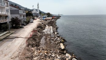 Ulaşlı sahilinde çalışmalar sürüyor