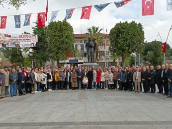 CHP Gölcük’ten 23 Nisan çelengi