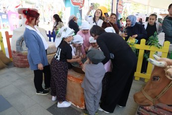 Minik eller, köy yaşamını öğrendi