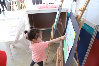 Minik sanatçılara özel sergi alanı