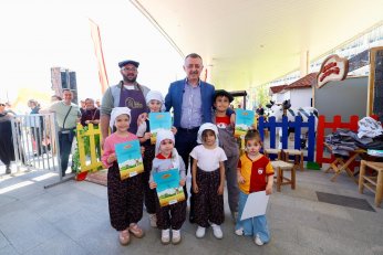 Büyükakın’a çocuklardan sevgi seli