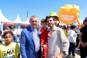 Büyükakın’a çocuklardan sevgi seli