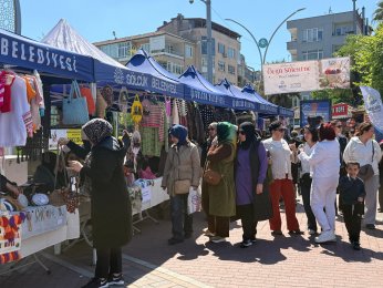 Gölcük'te 2. Geleneksel Örgü Şöleni başladı
