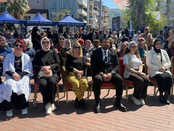 Gölcük'te 2. Geleneksel Örgü Şöleni başladı