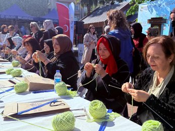 Gölcük'te 2. Geleneksel Örgü Şöleni başladı
