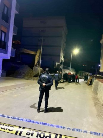 Zemininde kayma oluşan bina tahliye edildi