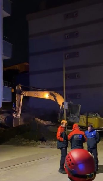 Zemininde kayma oluşan bina tahliye edildi