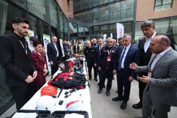 Büyükakın, itfaiye erleri ile buluştu