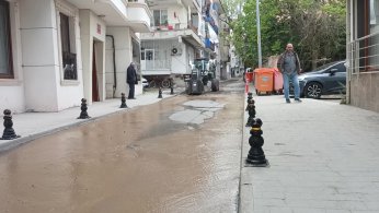 Altyapı çalışmasında ana su hattı patladı