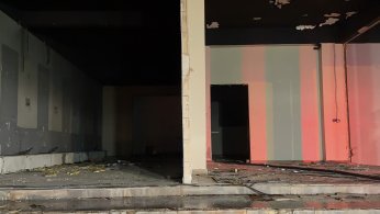 Tahliye edilen binada yakılan ateş korkuttu