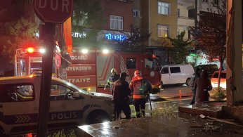 Tahliye edilen binada yakılan ateş korkuttu
