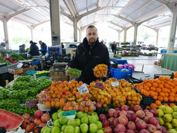 Yaz meyveleri tezgahları süslüyor